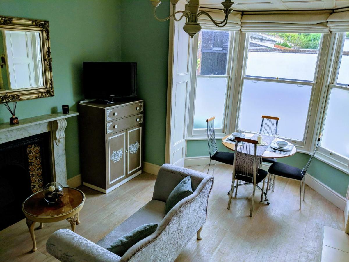 Beautiful One Bedroom Ground Floor Apartment With Parking Exeter Exterior foto