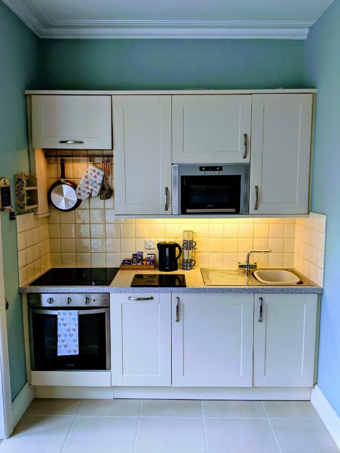 Beautiful One Bedroom Ground Floor Apartment With Parking Exeter Exterior foto
